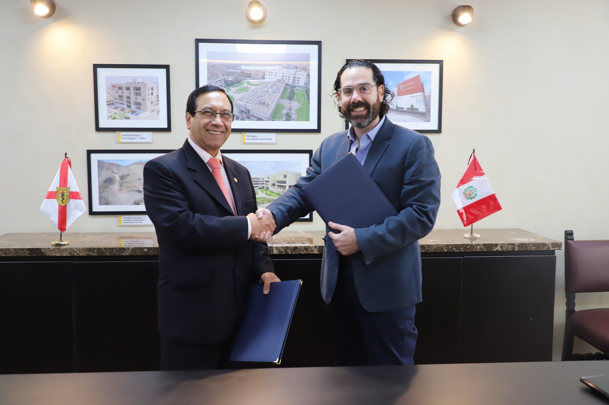 La Universidad Peruana Cayetano Heredia y Excuela se unen para democratizar el conocimiento a través de una plataforma móvil